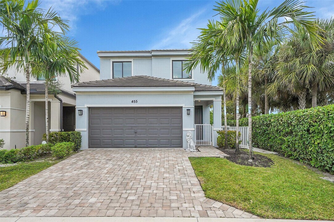 455 NW 33rd Ln in Pompano Beach, FL - Foto de edificio