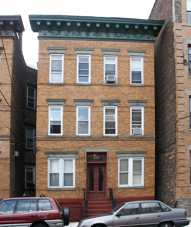 331 57th St in West New York, NJ - Foto de edificio - Building Photo