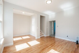 2112 W Roscoe St in Chicago, IL - Building Photo - Building Photo