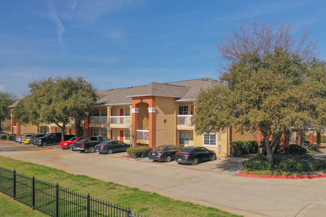 Furnished Studio - Arlington in Arlington, TX - Foto de edificio