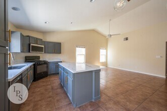 591 S Bundy Dr in Fresno, CA - Building Photo - Building Photo