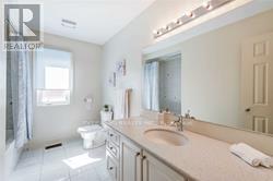 136 Mooney St in Bradford West Gwillimbury, ON - Building Photo - Building Photo