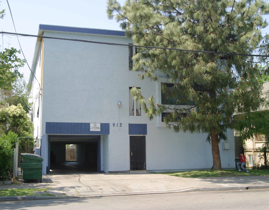 915 N San Joaquin St in Stockton, CA - Building Photo