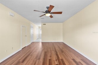 37308 Embassy Pk Ln in Dade City, FL - Building Photo - Building Photo