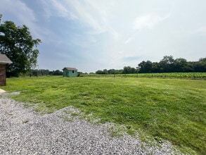 12091 Owens Chapel Rd in Springfield, TN - Building Photo - Building Photo