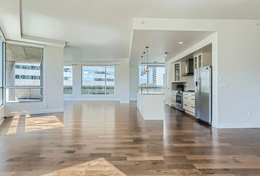 2001 Lincoln St, Unit 711 in Denver, CO - Building Photo