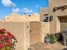 54670 Avenida Alvarado in La Quinta, CA - Building Photo