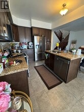 120 Vineberg Dr in Hamilton, ON - Building Photo - Building Photo