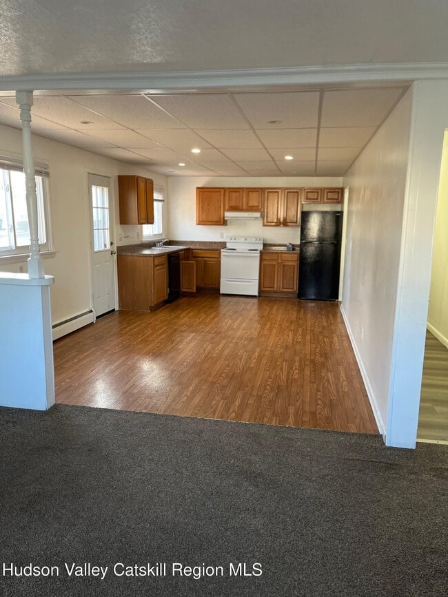 property at 40 Country Ln