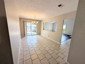 2039 Wigmaker Dr in Katy, TX - Foto de edificio - Building Photo