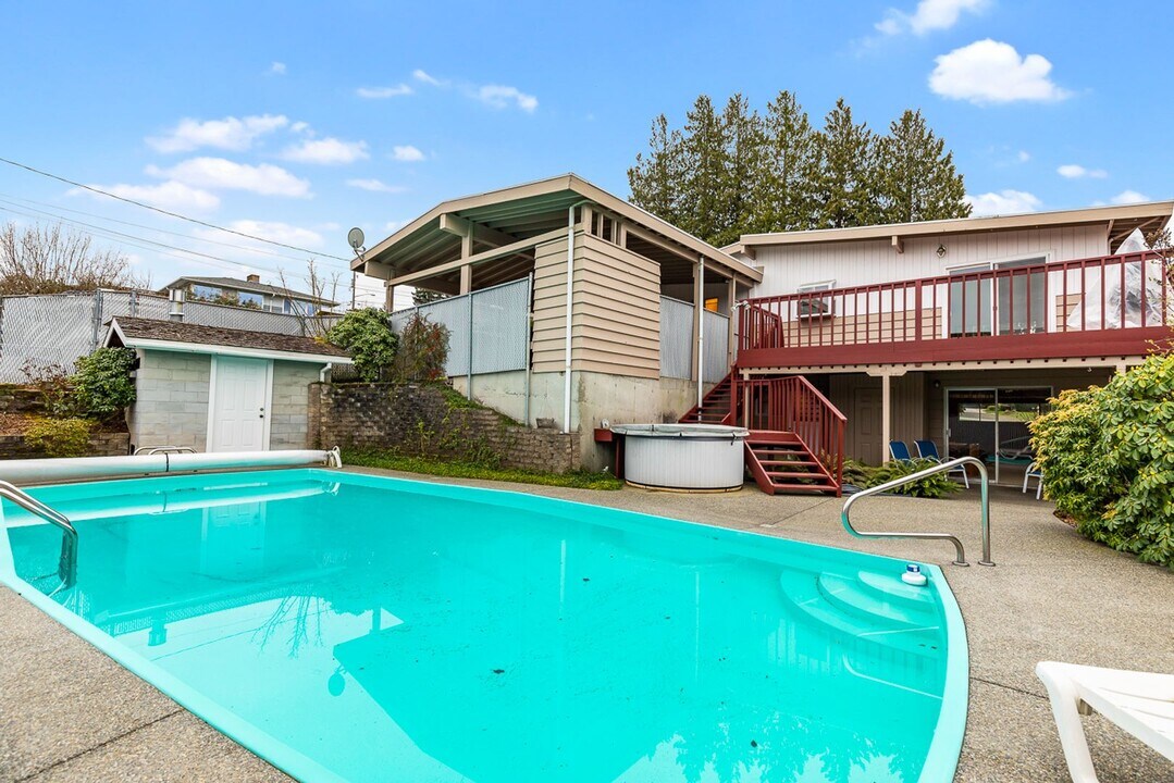 1006 N 36th St in Renton, WA - Building Photo