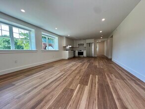 61 Old Amherst Rd, Unit 5 in Sunderland, MA - Building Photo - Building Photo