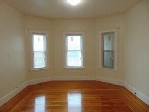 39 Bowen Ave in Medford, MA - Building Photo - Building Photo