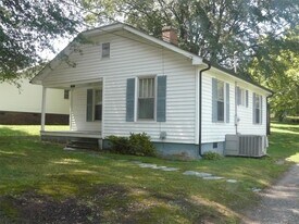 503 N Chapel St in Landis, NC - Building Photo
