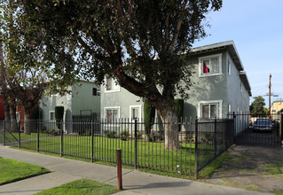 Brook Street Apartments in Santa Ana, CA - Building Photo - Building Photo