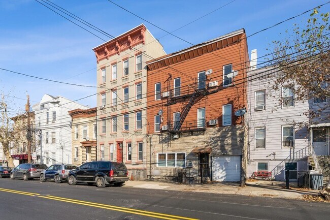 40 Beacon Ave in Jersey City, NJ - Building Photo - Building Photo