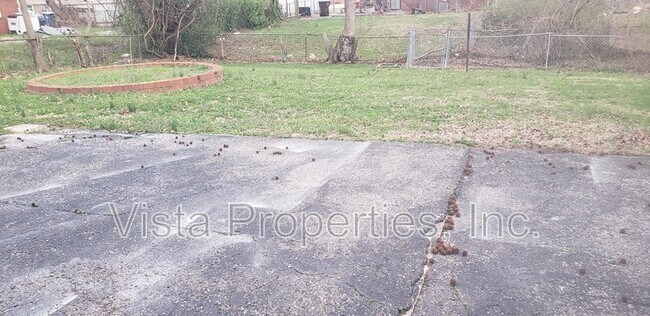 4608 Aral Dr in Louisville, KY - Foto de edificio - Building Photo