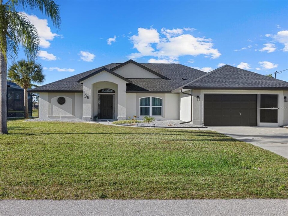 39 Long Meadow Ct in Rotonda West, FL - Foto de edificio