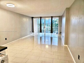 2-1782 NE 191st St in Miami, FL - Building Photo - Building Photo