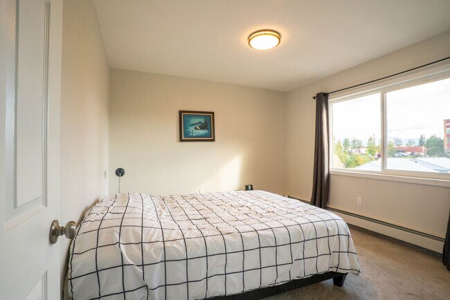 341 E 2nd Ct-Unit -4 in Anchorage, AK - Building Photo - Building Photo