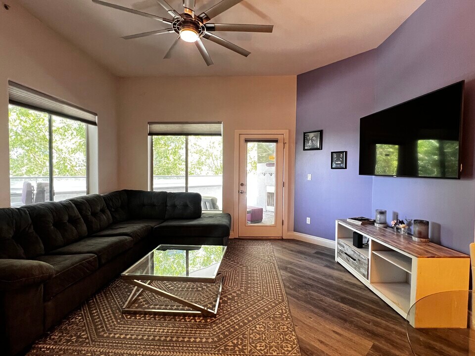 945 E Playa del Norte Dr, Unit #1018 in Tempe, AZ - Building Photo