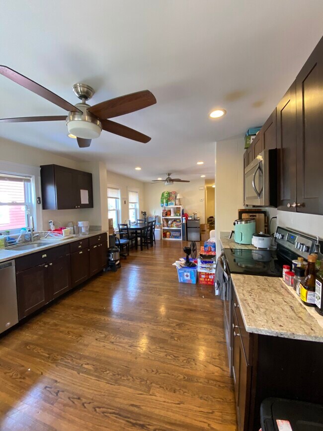 117 Burget Ave, Unit 1 in Medford, MA - Building Photo - Building Photo