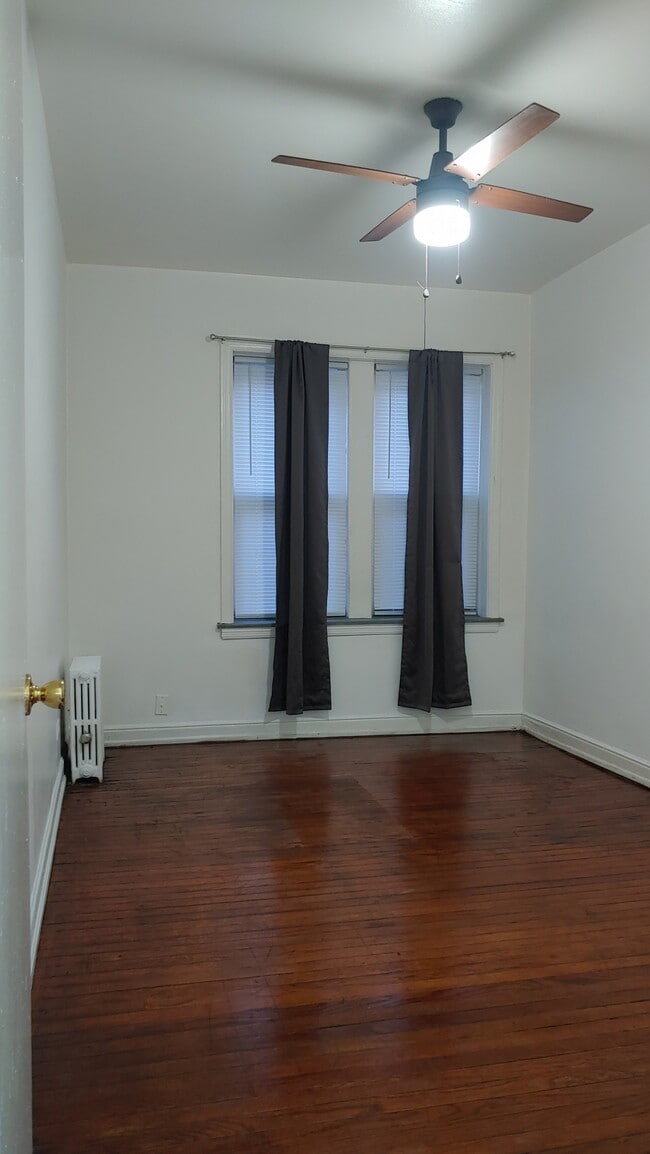 1720 W 76th St, Unit 201 in Chicago, IL - Building Photo - Building Photo