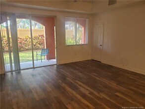 47 SE Sedona Cir in Stuart, FL - Foto de edificio - Building Photo