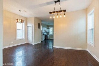 4823 S Indiana Ave in Chicago, IL - Building Photo - Building Photo