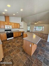 2399 Albatross Way in Sparks, NV - Building Photo - Building Photo
