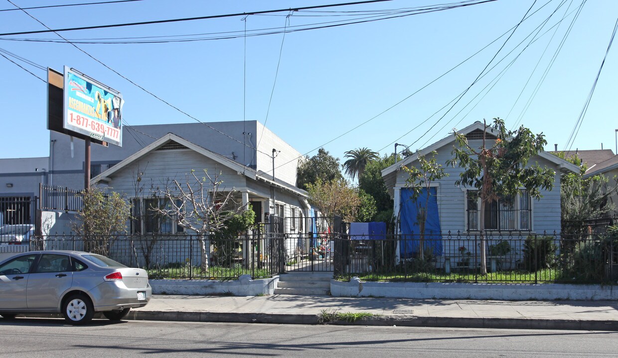 2224 Maple Ave in Los Angeles, CA - Building Photo