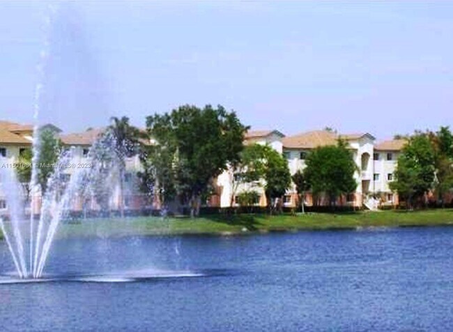 3670 N 56th Ave, Unit 705-7 in Hollywood, FL - Foto de edificio - Building Photo
