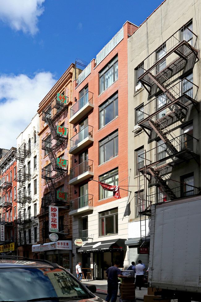 156 Mott St in New York, NY - Foto de edificio - Building Photo