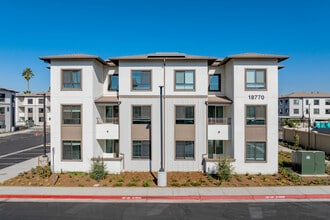 The Village at Madrone in Morgan Hill, CA - Foto de edificio - Building Photo