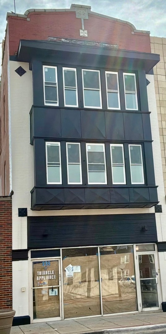 property at 224 E Cass St