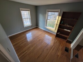 15 Blake St in Essex, CT - Building Photo - Building Photo