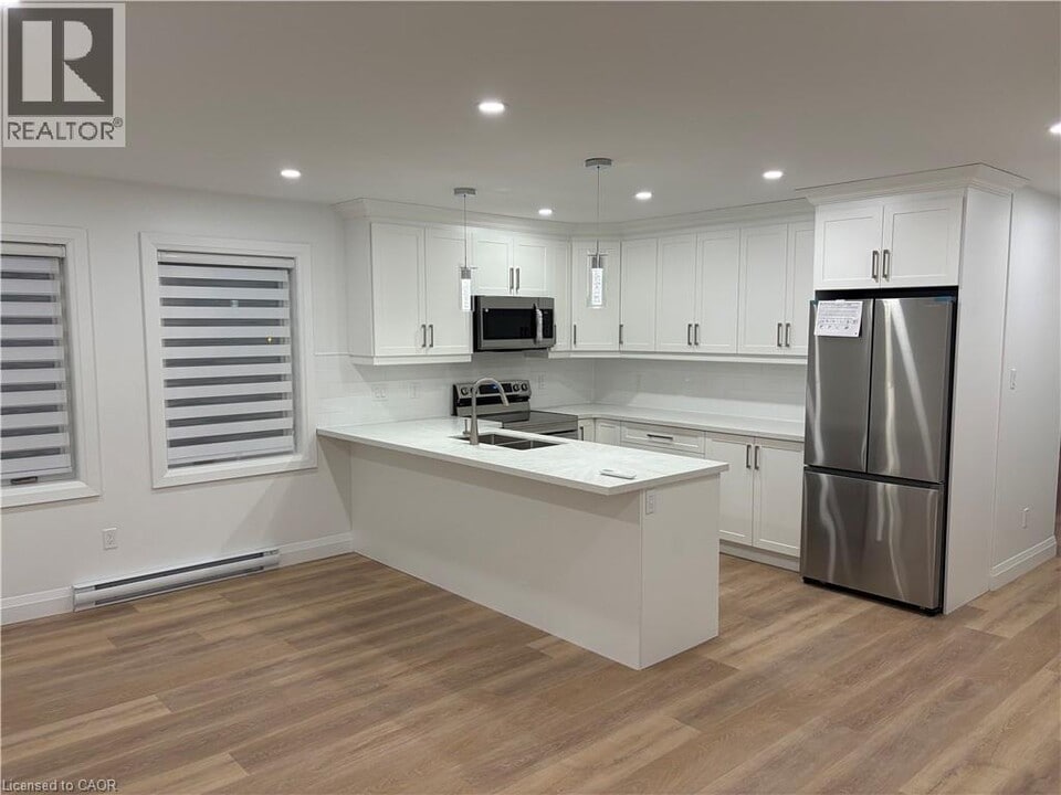 137 Whitley St in Cambridge, ON - Building Photo