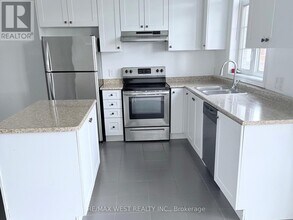 7 Webb St in Bradford West Gwillimbury, ON - Building Photo - Building Photo