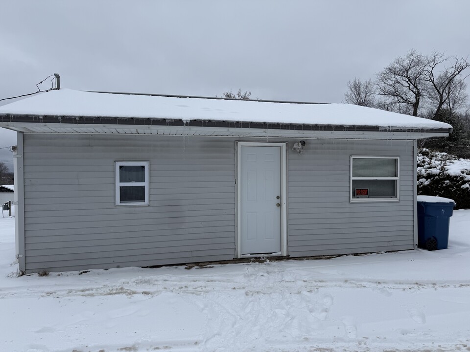 935 Plett Rd in Cadillac, MI - Building Photo