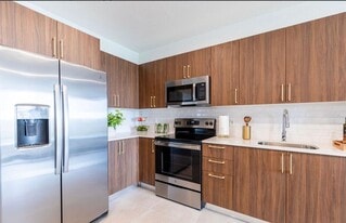 1147 NW 8th Ave, Unit 111