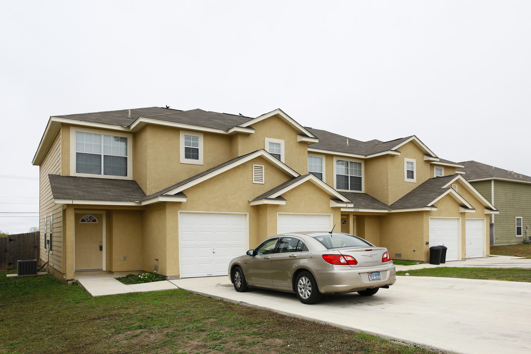 10010 Vasso Vw in Converse, TX - Building Photo