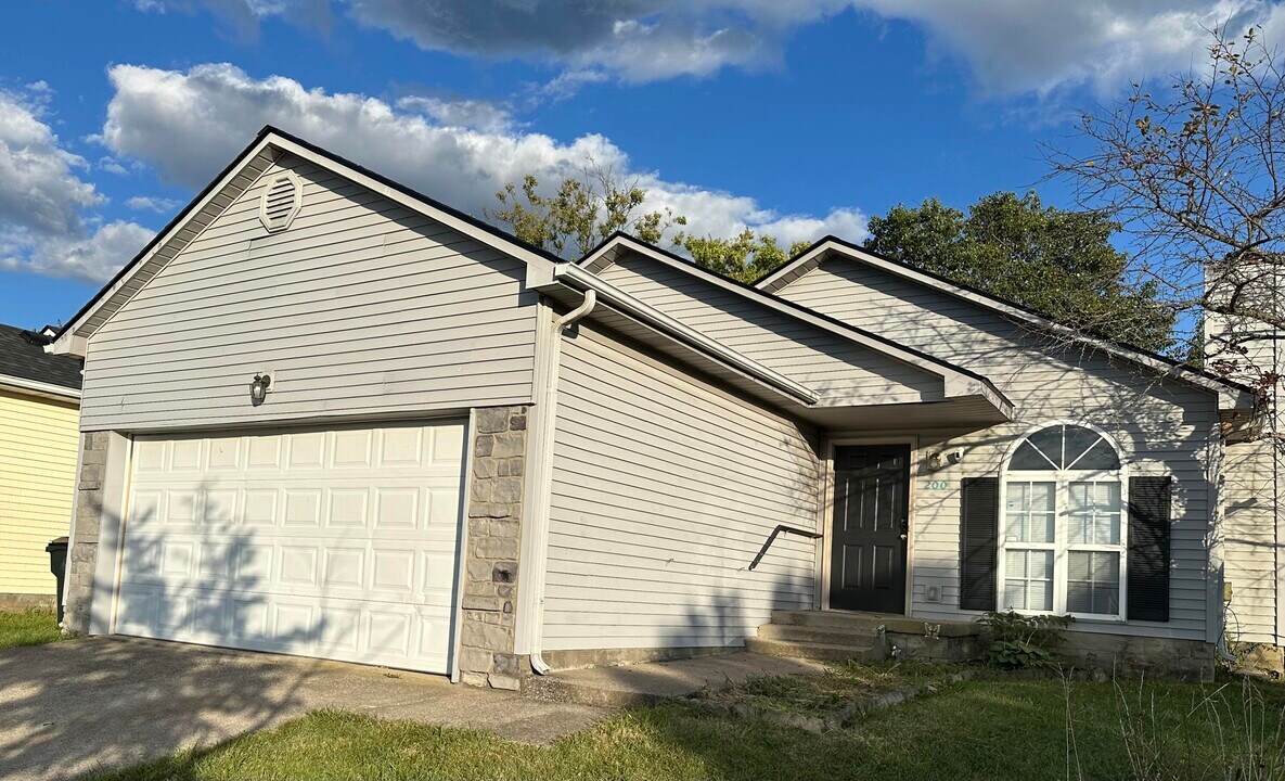 200 Tipchik Dr in Lexington, KY - Building Photo