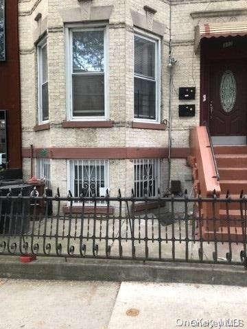 317 Cornelia St in Brooklyn, NY - Building Photo