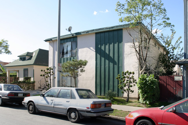 1119 Stanley Ave in Long Beach, CA - Foto de edificio - Building Photo