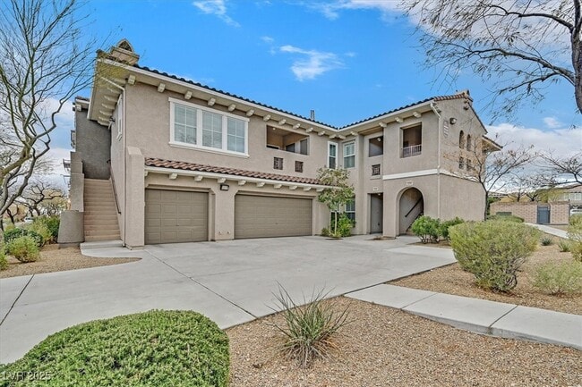property at 825 Canterra St