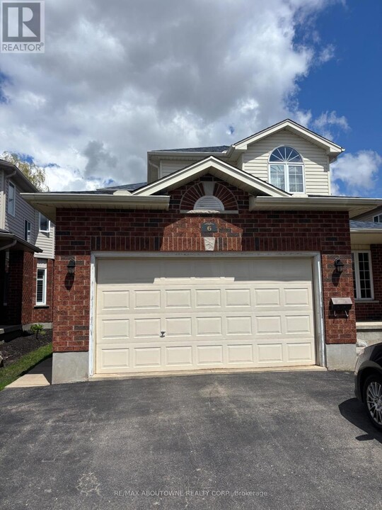 6 Zecca Dr in Guelph, ON - Building Photo