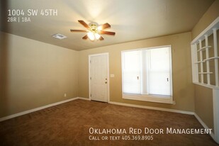 1004 SW 45th St in Oklahoma City, OK - Foto de edificio - Building Photo