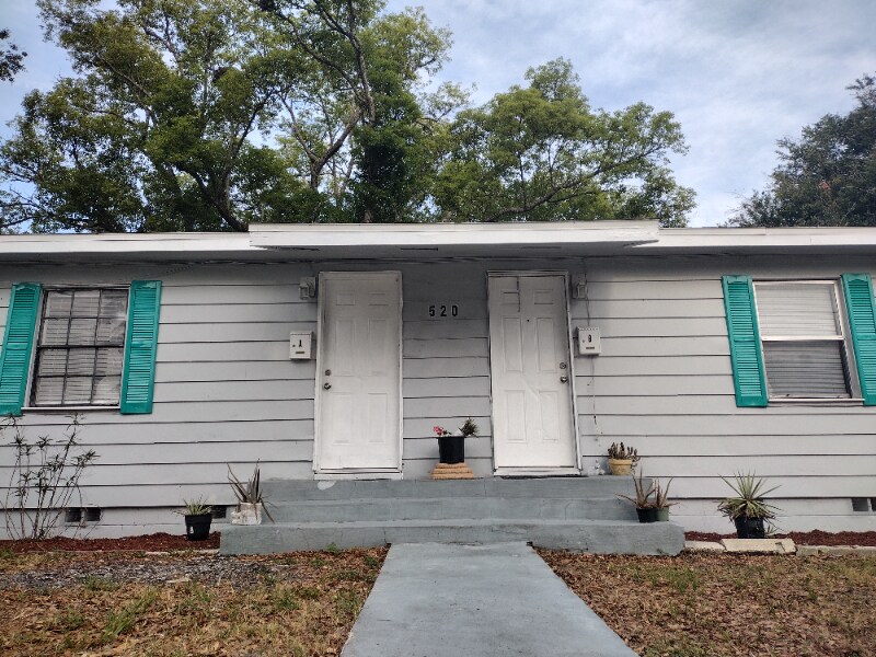 520 Grannis Ave S in Titusville, FL - Building Photo
