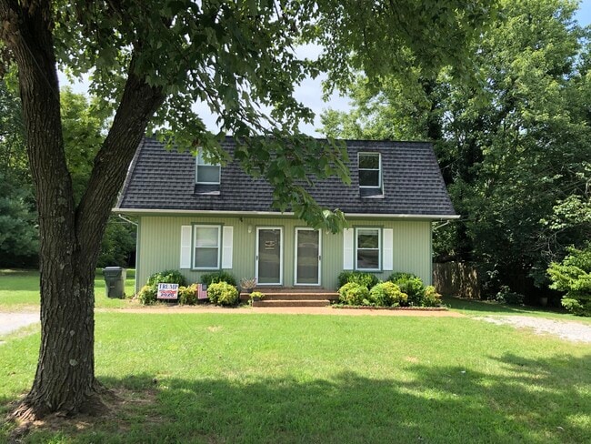 1140 E Main St in Gallatin, TN - Building Photo - Building Photo