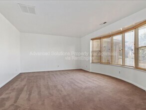 6837 Creekcove Way in Midvale, UT - Foto de edificio - Building Photo